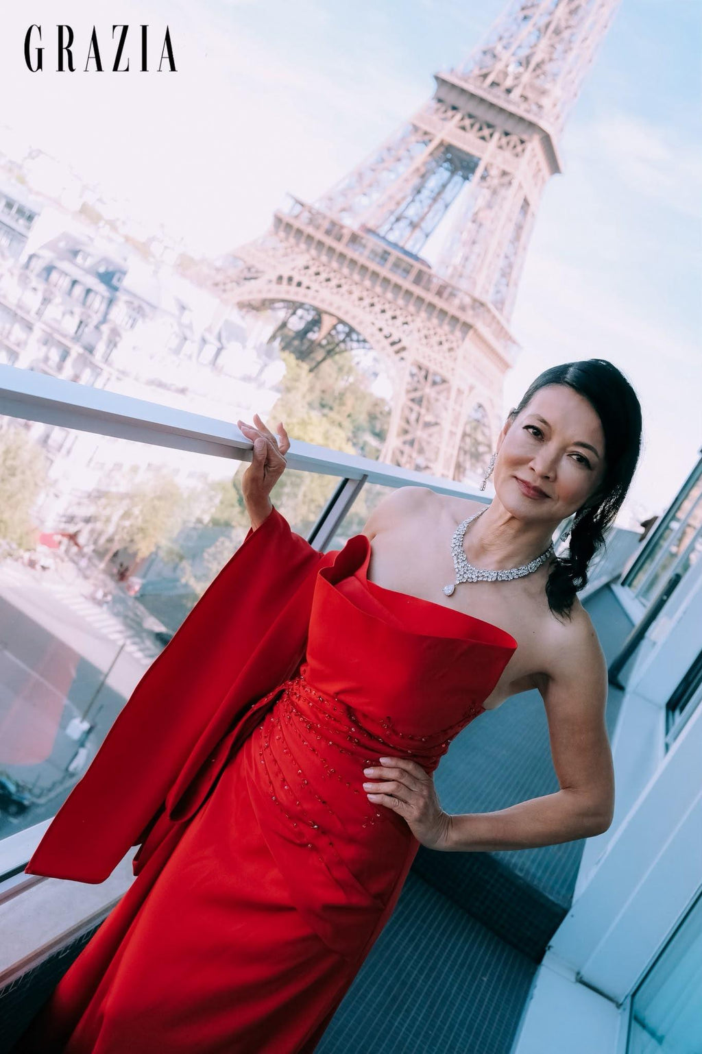 Luxury Red Satin Gown with an Elegant Draped Train SB004