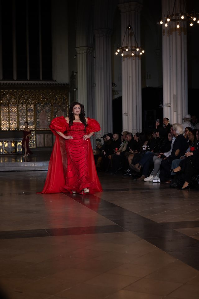 Luxury Pearl Red Ball Gown with Puff Sleeves