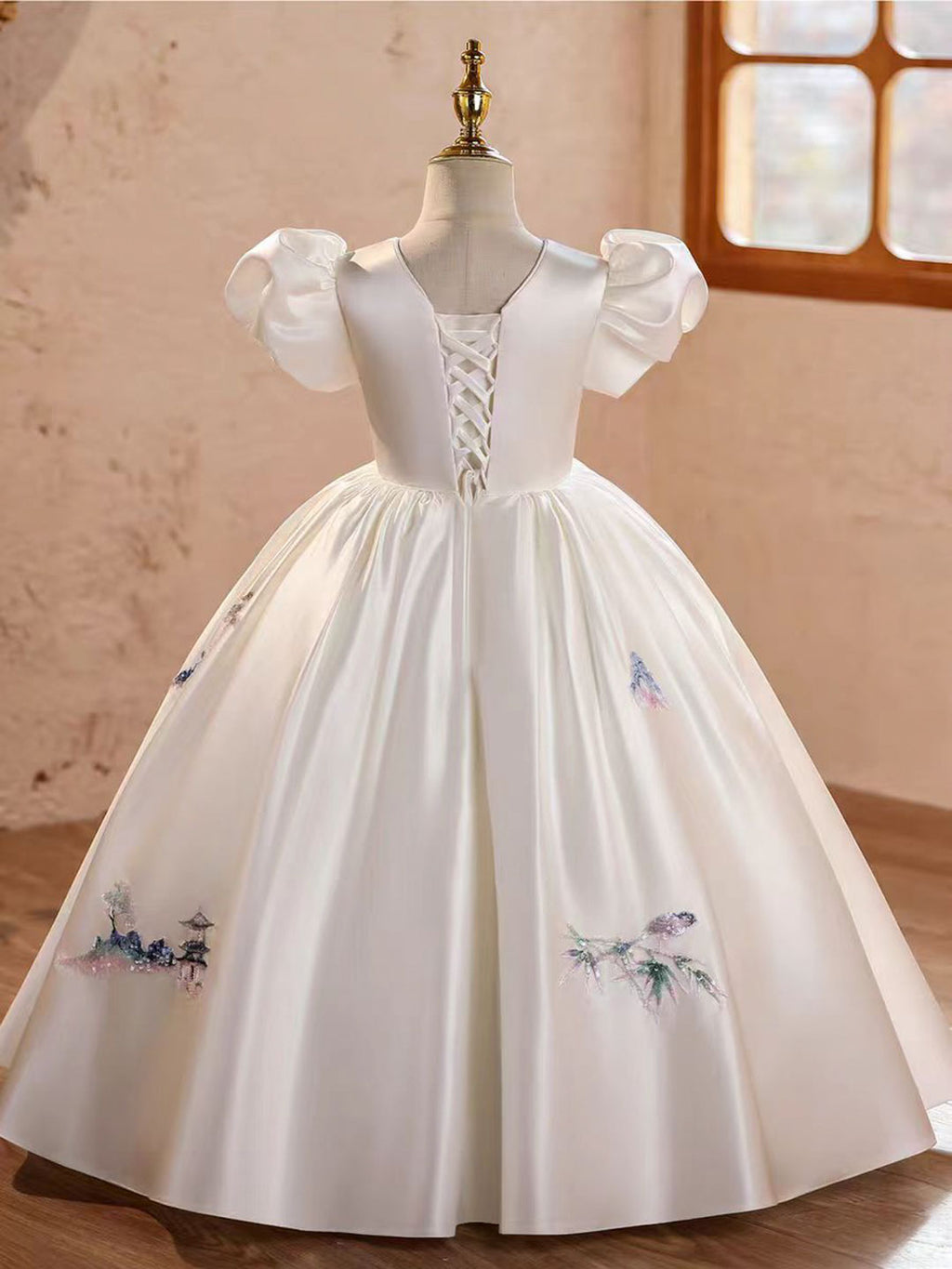 White Dress with Beaded Pagoda Embroidery Puff Sleeves