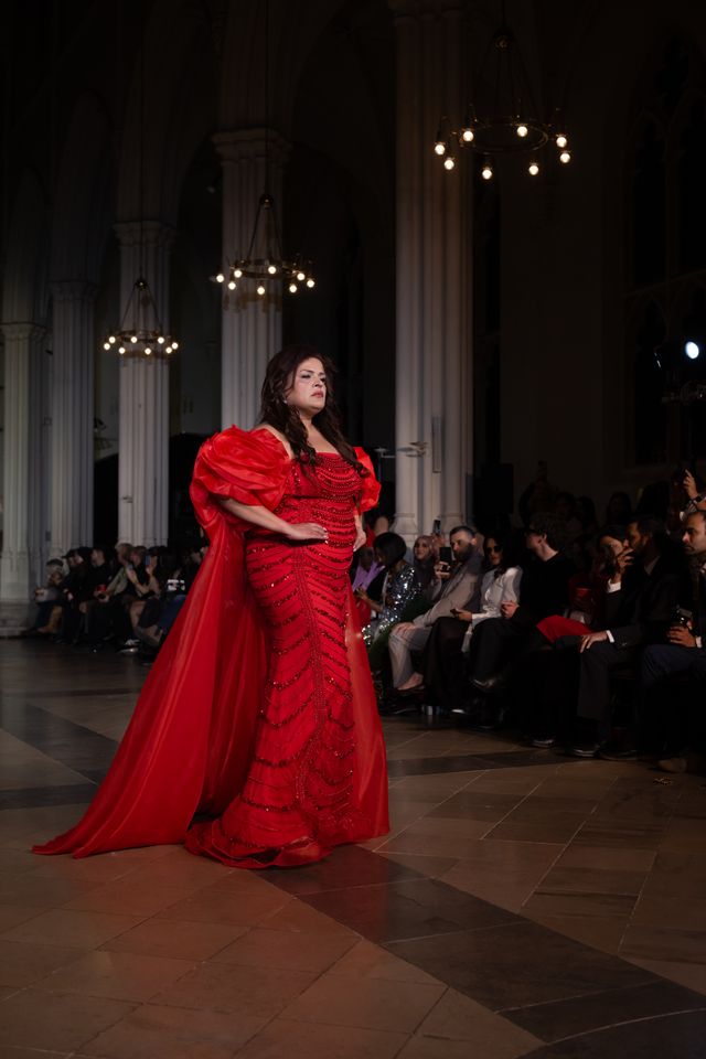 Luxury Pearl Red Ball Gown with Puff Sleeves